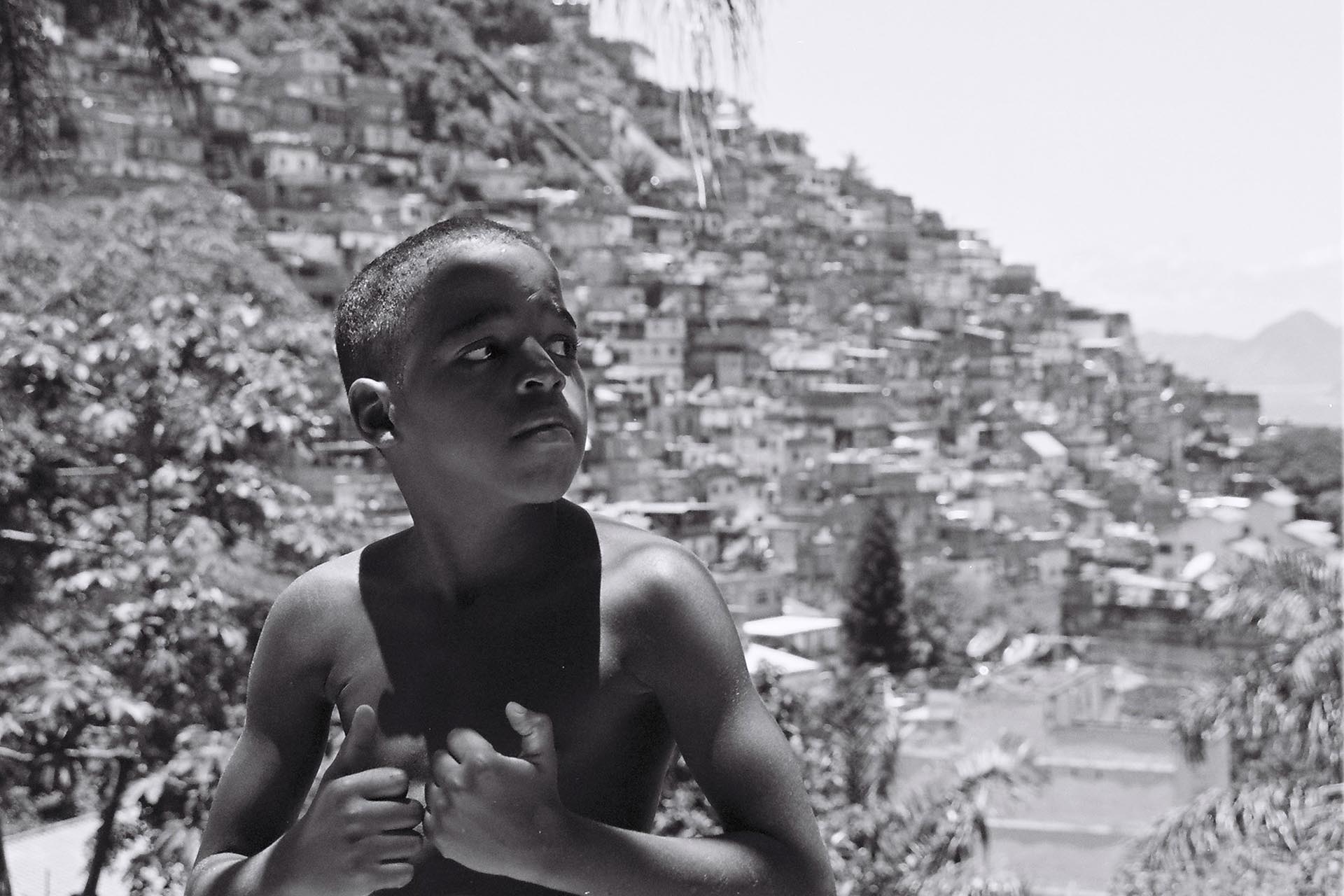 Portraet Junge in Favela in Rio